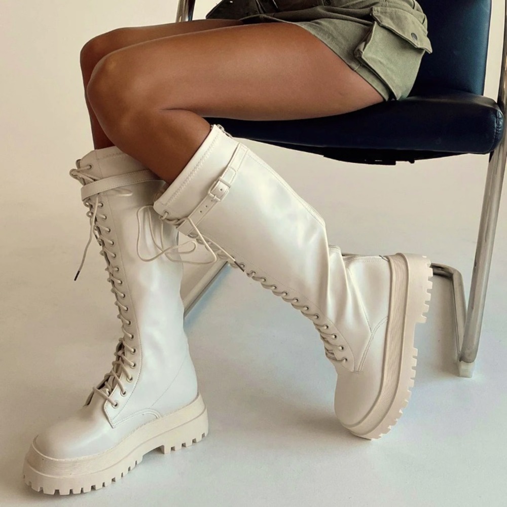 [SOLD] NWOT PRINCESS POLLY USA Fulton Lace Up Boots Cream, size 7 US Women’s
